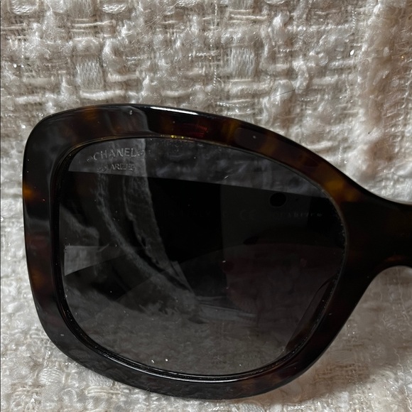 Authentic Chanel Tortoise & black temples Sunglasses 5322-A c.714/S8 polarized - Picture 2 of 6